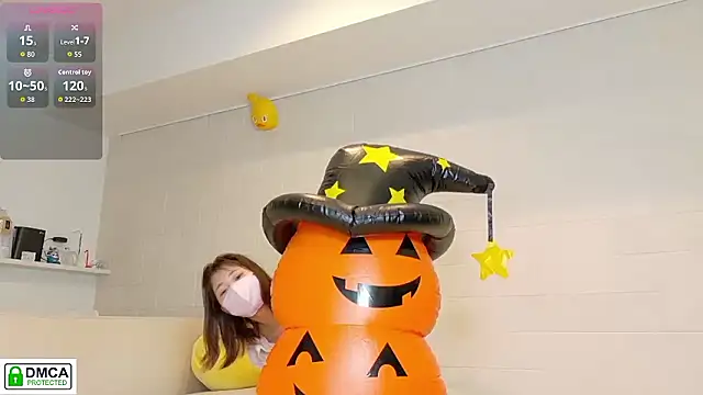 Snapshot of SUZU_ chatting on October 1, 2025, 1:04 pm SUZU  online show from October 1, 2025, 1:04 pm