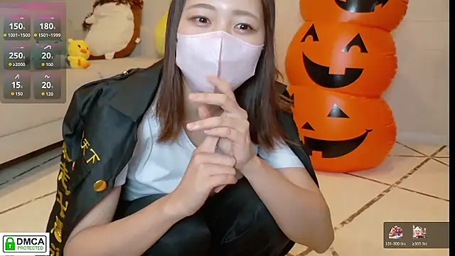 Snapshot of SUZU_ chatting on October 31, 2025, 1:08 pm SUZU  online show from October 31, 2025, 1:08 pm