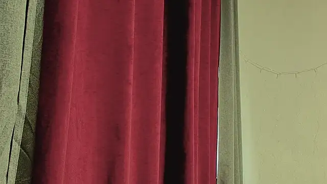 Snapshot of SecretAnni chatting on October 5, 2025, 11:12 am SecretAnni online show from October 5, 2025, 11:12 am