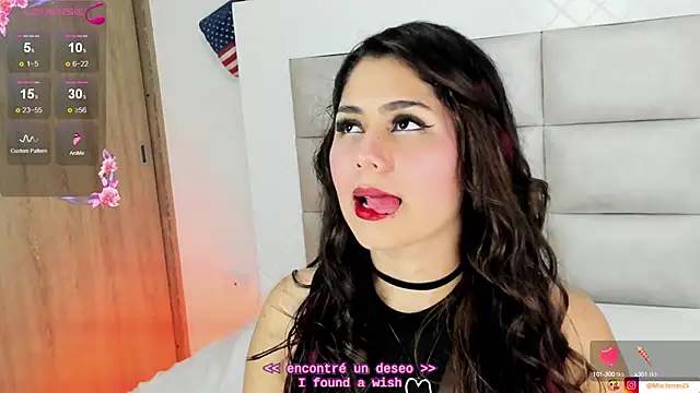 Snapshot of Goddess_mia2 chatting on October 5, 2025, 3:08 am Goddess mia2 online show from October 5, 2025, 3:08 am