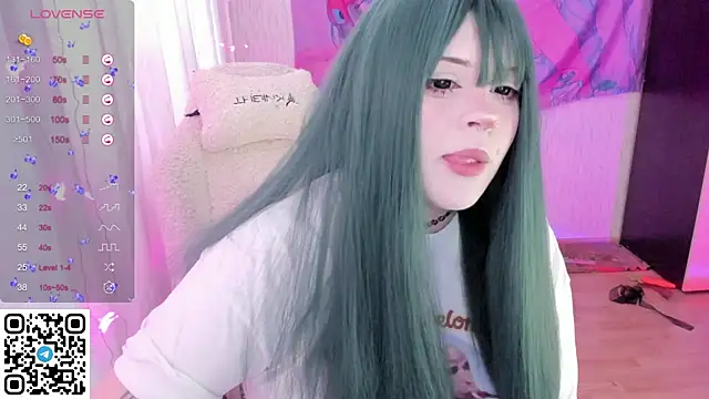 SelenaCute online show from May 15, 2026, 8:01 am