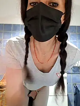 Snapshot of Silvia_Zeno chatting on October 13, 2025, 5:47 pm Silvia Zeno online show from October 13, 2025, 5:47 pm