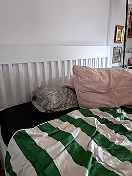 Snapshot of Silvia_Zeno chatting on October 1, 2025, 8:52 am Silvia Zeno online show from October 1, 2025, 8:52 am