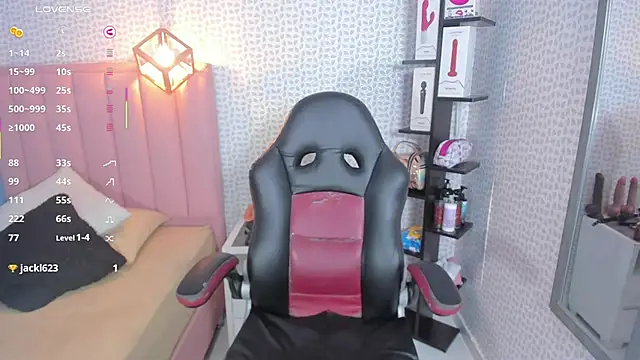 Snapshot of megancero chatting on October 18, 2025, 12:40 pm megancero online show from October 18, 2025, 12:40 pm