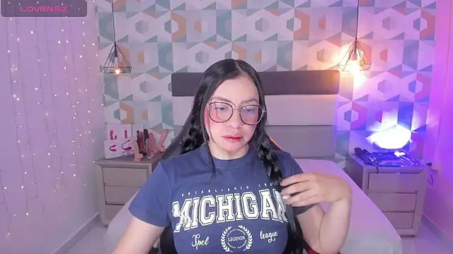 Snapshot of megancero chatting on March 7, 2025, 12:34 pm megancero online show from March 7, 2025, 12:34 pm