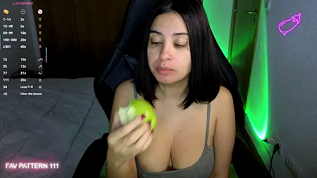 AnnaQueen online show from January 13, 2026, 3:10 am