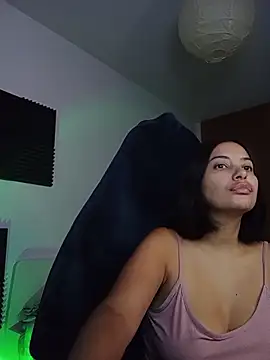 Snapshot of AnnaQueen chatting on October 13, 2025, 9:05 pm AnnaQueen online show from October 13, 2025, 9:05 pm