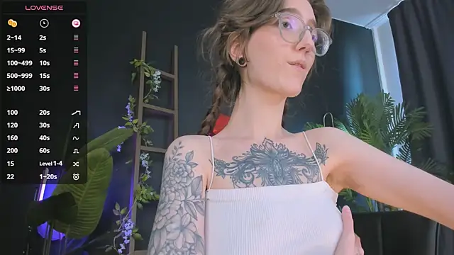 Lola Missy online show from February 22, 2025, 5:34 am