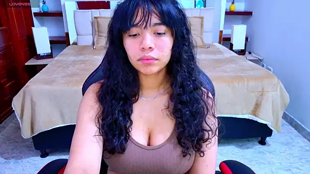 Snapshot of laureentt_ chatting on October 8, 2025, 3:08 am laureentt  online show from October 8, 2025, 3:08 am