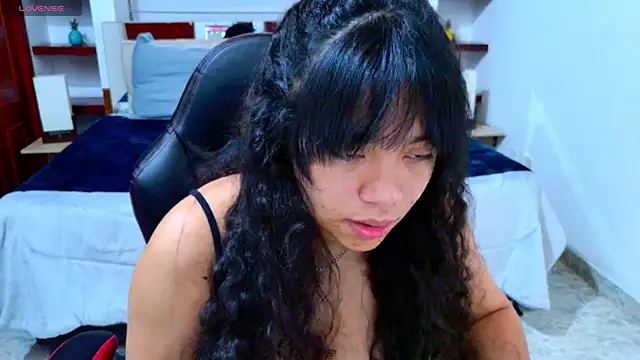 Snapshot of laureentt_ chatting on October 23, 2025, 3:05 am laureentt  online show from October 23, 2025, 3:05 am