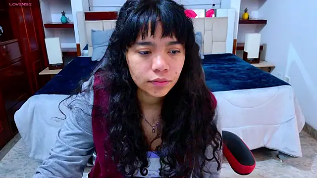 Snapshot of laureentt_ chatting on October 25, 2025, 3:06 am laureentt  online show from October 25, 2025, 3:06 am