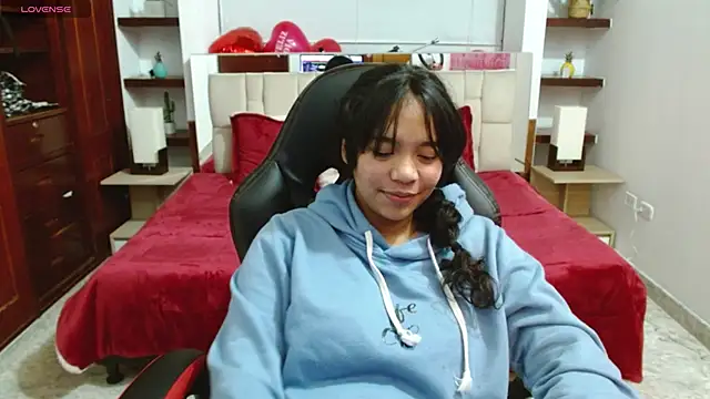 laureentt  online show from February 21, 2025, 3:12 am