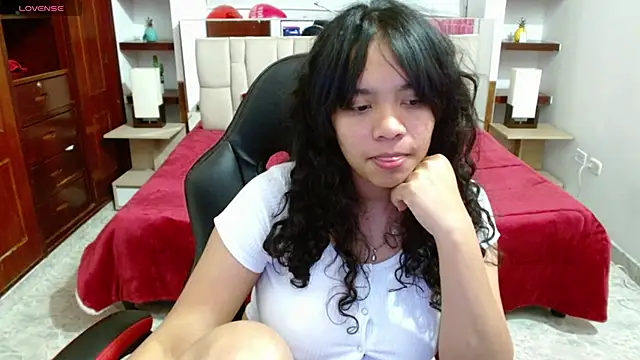 laureentt  online show from February 26, 2025, 3:03 am