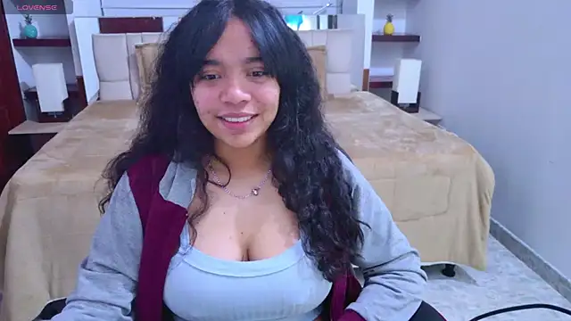 Snapshot of laureentt_ chatting on September 27, 2025, 3:12 am laureentt  online show from September 27, 2025, 3:12 am