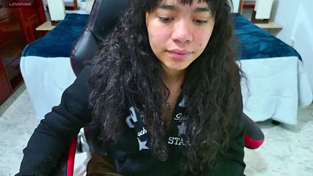 Snapshot of laureentt_ chatting on October 30, 2025, 3:05 am laureentt  online show from October 30, 2025, 3:05 am