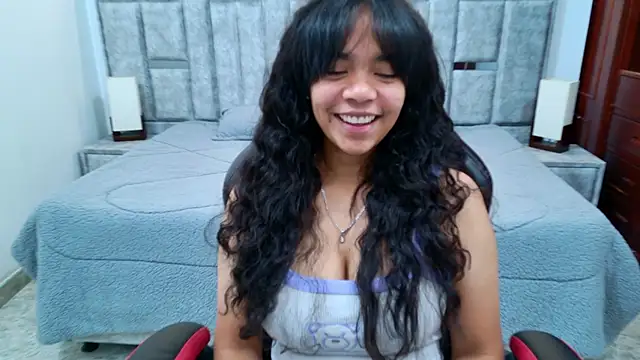 laureentt  online show from February 12, 2026, 3:17 am