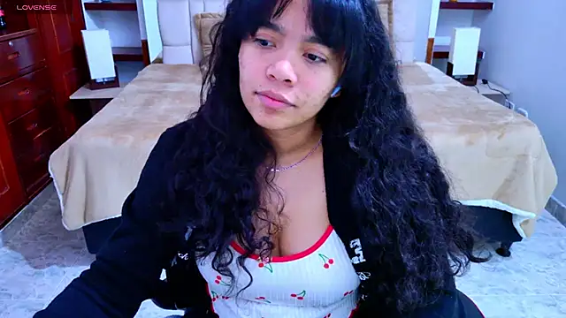 Snapshot of laureentt_ chatting on October 9, 2025, 3:07 am laureentt  online show from October 9, 2025, 3:07 am