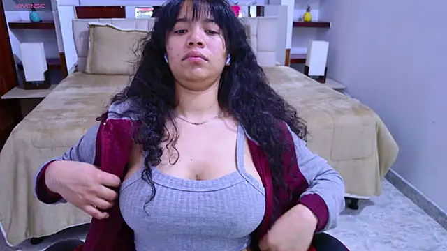 Snapshot of laureentt_ chatting on October 2, 2025, 3:10 am laureentt  online show from October 2, 2025, 3:10 am