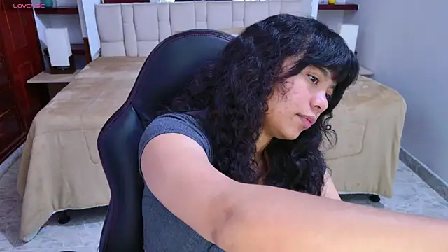 Snapshot of laureentt_ chatting on September 30, 2025, 3:12 am laureentt  online show from September 30, 2025, 3:12 am