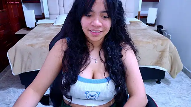 Snapshot of laureentt_ chatting on September 23, 2025, 3:13 am laureentt  online show from September 23, 2025, 3:13 am