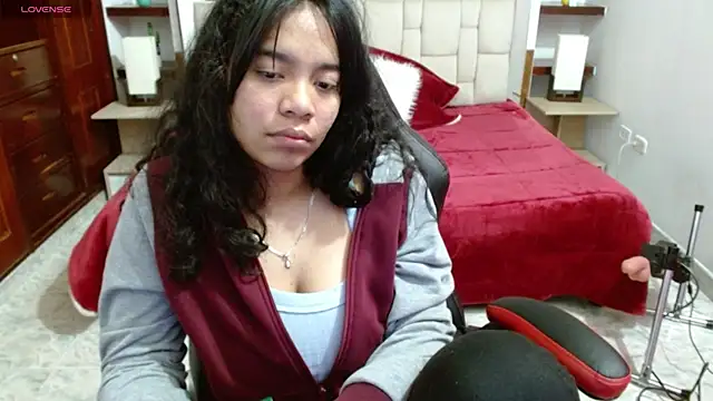 laureentt  online show from March 1, 2025, 9:18 am