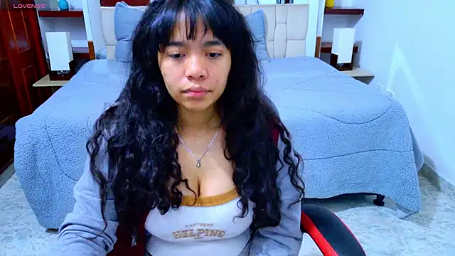 laureentt  online show from November 15, 2025, 3:10 am