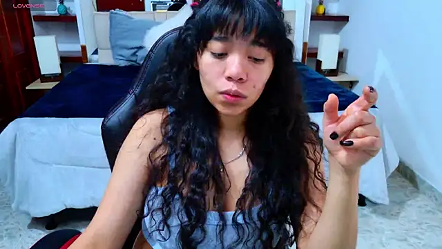 Snapshot of laureentt_ chatting on October 24, 2025, 3:05 am laureentt  online show from October 24, 2025, 3:05 am