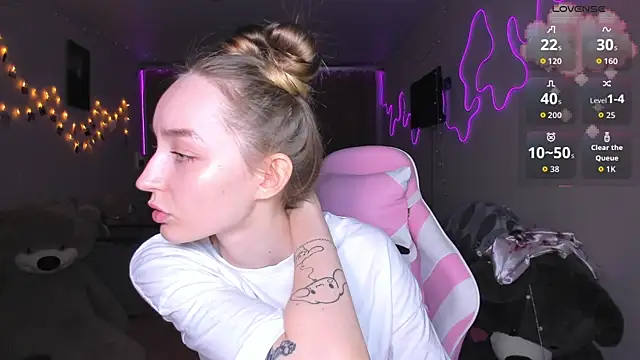 MoonDust online show from March 19, 2026, 5:46 pm