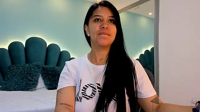 sharlott18 online show from February 21, 2026, 11:23 am