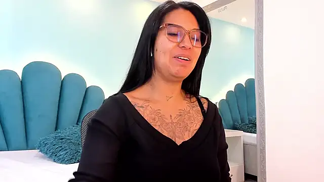 sharlott18 online show from January 17, 2026, 1:15 pm