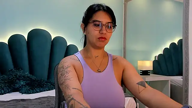 sharlott18 online show from October 29, 2025, 12:26 pm