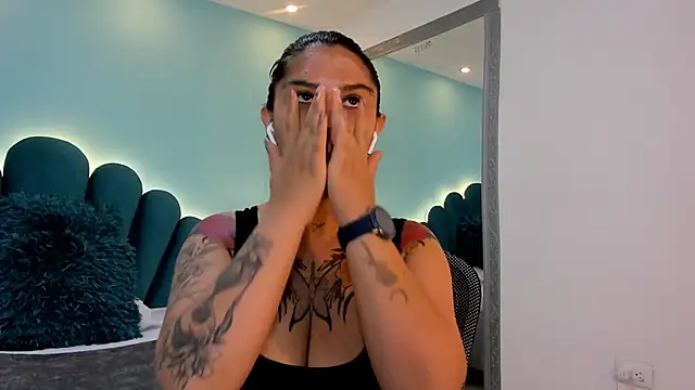 sharlott18 online show from February 26, 2026, 2:50 pm