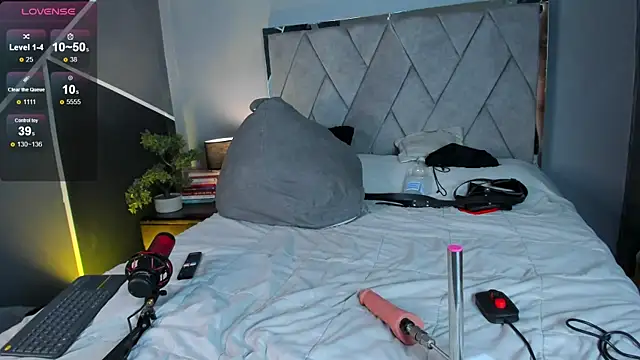 Snapshot of Markbrown chatting on October 7, 2025, 8:54 pm Markbrown online show from October 7, 2025, 8:54 pm