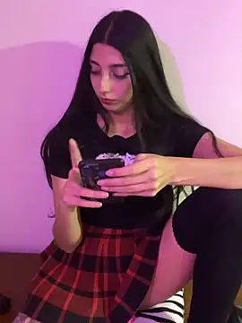 Snapshot of Felicia_smok3 chatting on January 28, 2025, 1:29 am Felicia smok3 online show from January 28, 2025, 1:29 am