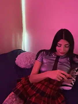 Snapshot of Felicia_smok3 chatting on January 9, 2025, 2:33 am Felicia smok3 online show from January 9, 2025, 2:33 am