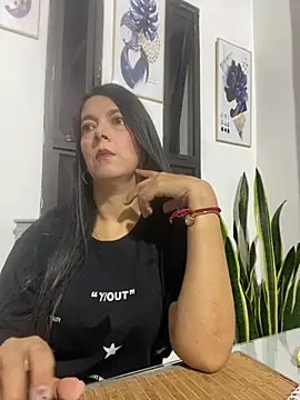 Snapshot of Alexxawinter chatting on February 17, 2026, 11:35 pm Alexxawinter online show from February 17, 2026, 11:35 pm