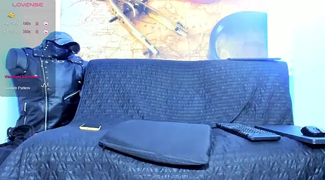 Snapshot of johny_bluexxx chatting on March 19, 2025, 3:30 am johny bluexxx online show from March 19, 2025, 3:30 am