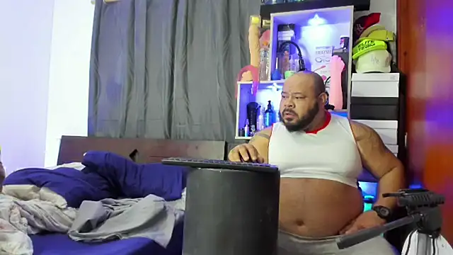 Snapshot of Latino_bigcock chatting on February 21, 2025, 10:26 pm Latino bigcock online show from February 21, 2025, 10:26 pm