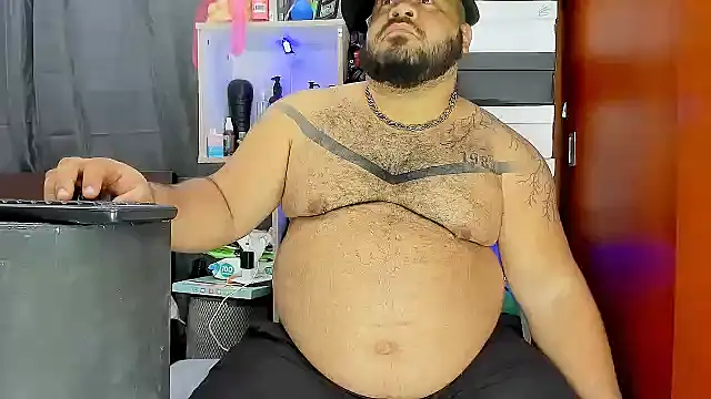 Snapshot of Latino_bigcock chatting on March 6, 2025, 1:37 am Latino bigcock online show from March 6, 2025, 1:37 am