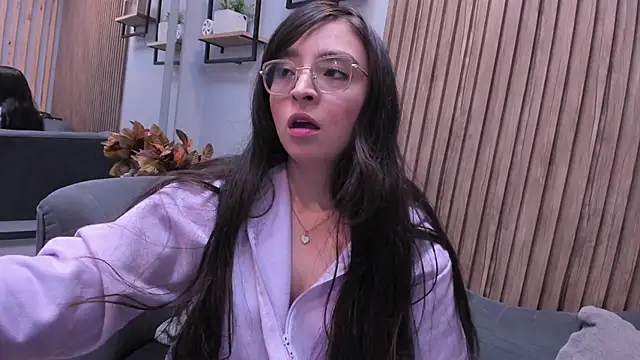 Eva Macalliter online show from September 17, 2025, 2:08 pm