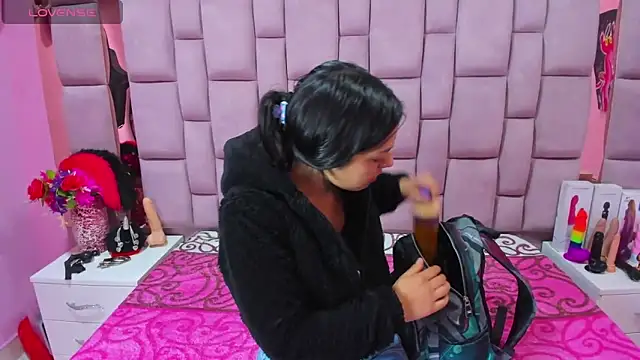 Bich Anal  online show from February 28, 2025, 1:25 pm