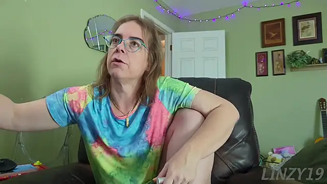 Linzy 19 online show from November 11, 2025, 9:31 pm