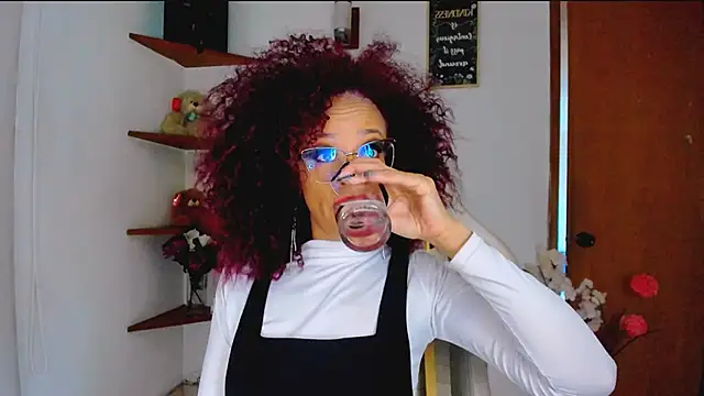 ScarlettMalbec online show from September 30, 2025, 9:43 pm