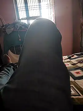 COUPLLE VILLAGE online show from April 24, 2026, 4:03 am