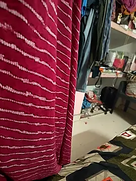 COUPLLE VILLAGE online show from April 21, 2026, 1:53 am