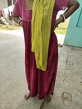 COUPLLE VILLAGE online show from April 18, 2026, 2:58 am