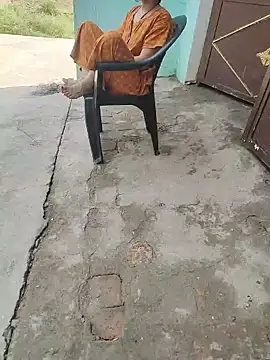 Snapshot of COUPLLE_VILLAGE chatting on June 3, 2026, 3:29 am COUPLLE VILLAGE online show from June 3, 2026, 3:29 am
