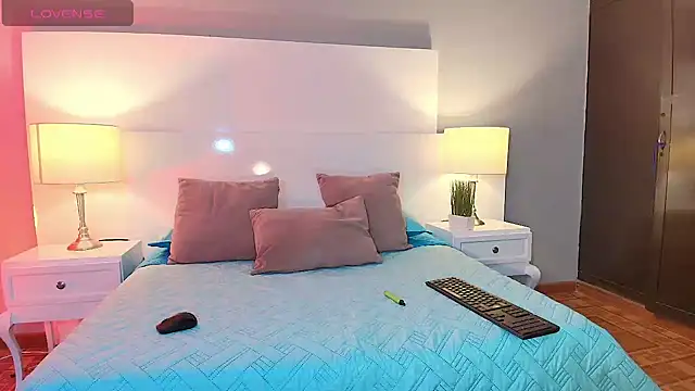 emily roberts1 online show from September 18, 2025, 10:13 pm