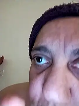 Snapshot of BustyBabyOfficial chatting on October 28, 2025, 2:27 pm BustyBabyOfficial online show from October 28, 2025, 2:27 pm