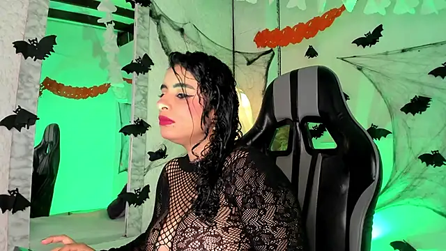 Snapshot of Alizon_1 chatting on October 18, 2025, 8:55 pm Alizon 1 online show from October 18, 2025, 8:55 pm